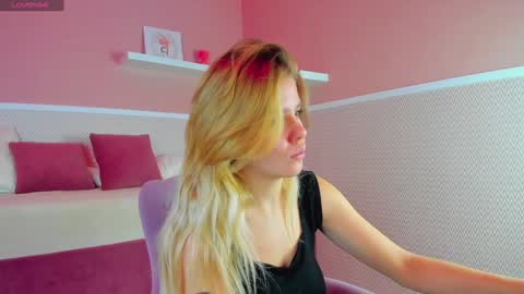 Snapshot of anna_robinson chatting on December 2, 1:03 am Anna online show from December 2, 1:03 am