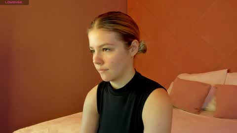 Snapshot of anna_robinson chatting on December 4, 1:03 am Anna online show from December 4, 1:03 am