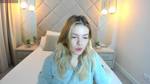 Snapshot of anna_robinson chatting on December 8, 1:02 am Anna online show from December 8, 1:02 am