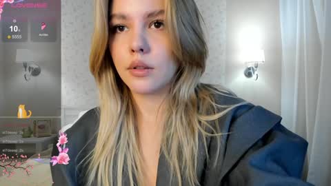 Snapshot of anna_robinson chatting on December 10, 7:16 am Anna online show from December 10, 7:16 am