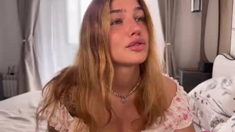 Snapshot of anna_six chatting on June 28, 3:45 am Anna online show from June 28, 3:45 am
