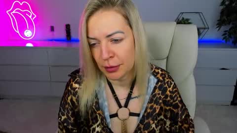 anna_snow9 online show from October 3, 5:48 am