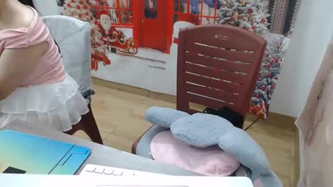 Snapshot of anna_xyz chatting on December 4, 2:21 am anna_xyz online show from December 4, 2:21 am