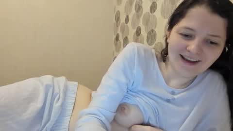 Snapshot of annaahcharm chatting on April 10, 9:36 am annaahcharm online show from April 10, 9:36 am