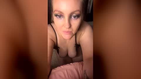 annaandnick33 online show from March 21, 8:19 am