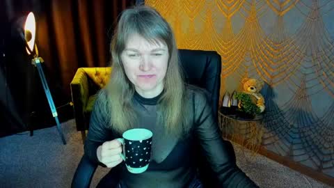 Snapshot of annabel_xxx chatting on April 5, 5:37 am Annabel online show from April 5, 5:37 am