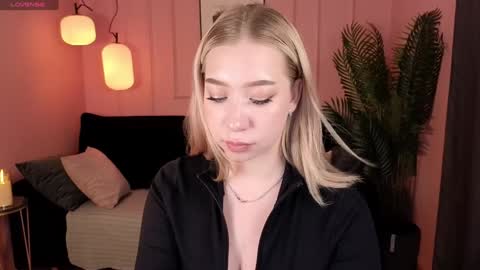 Annabelle online show from December 17, 5:04 pm