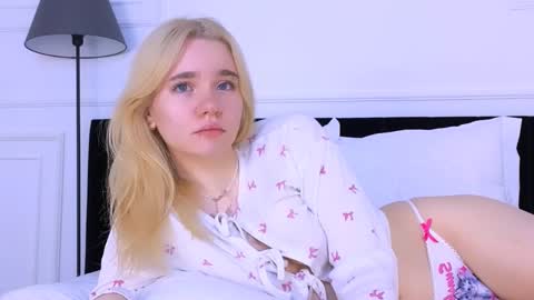 AnnaBelle online show from October 29, 2:47 am