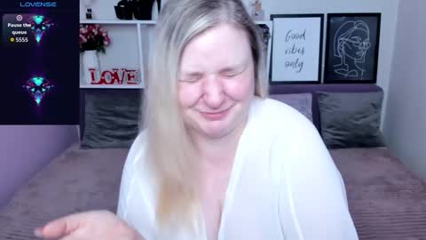 AnnaCherri online show from October 21, 3:29 am