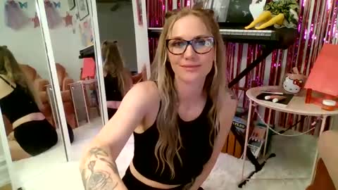 annadelrae444 online show from September 15, 2:33 am