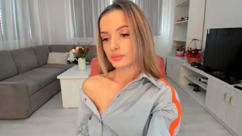 annaise  online show from December 21, 10:44 am