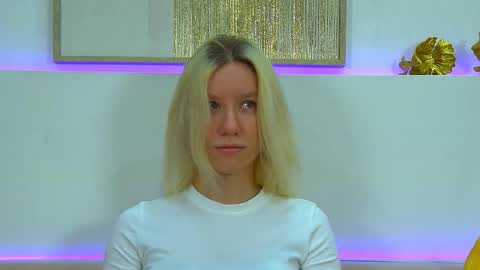 Snapshot of annamaisie chatting on December 14, 6:19 am Anna online show from December 14, 6:19 am