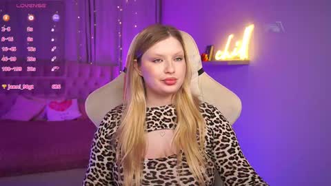 Snapshot of annamei_misa chatting on March 4, 12:12 pm Misa online show from March 4, 12:12 pm