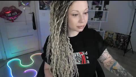 Snapshot of annanebula chatting on April 3, 8:18 pm Anna online show from April 3, 8:18 pm