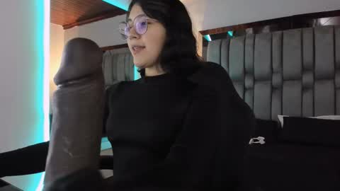 Snapshot of annaralein chatting on November 8, 12:00 am Annara Lein online show from November 8, 12:00 am