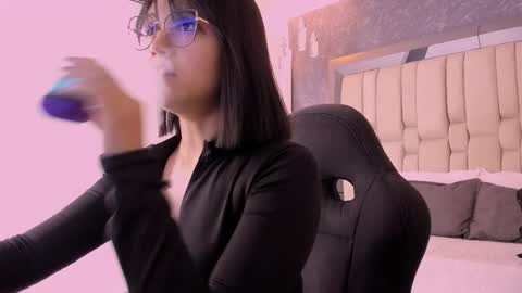 Snapshot of annaralein chatting on November 26, 12:00 am Annara Lein online show from November 26, 12:00 am