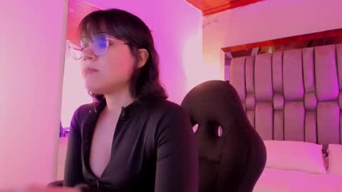 Snapshot of annaralein chatting on December 4, 1:04 am Annara Lein online show from December 4, 1:04 am