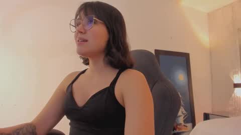 Snapshot of annaralein chatting on December 5, 2:09 am Annara Lein online show from December 5, 2:09 am