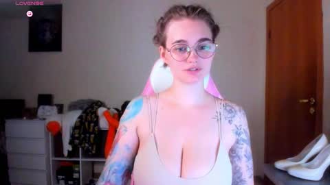 Snapshot of annaroading chatting on October 12, 12:09 am AnnaRoading online show from October 12, 12:09 am