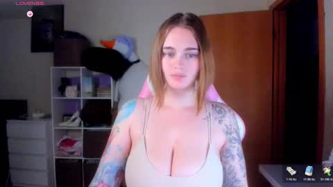 Snapshot of annaroading chatting on October 26, 10:36 pm AnnaRoading online show from October 26, 10:36 pm