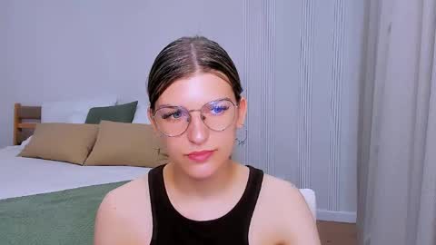 Snapshot of annathorne chatting on May 23, 3:23 am Im Anna online show from May 23, 3:23 am
