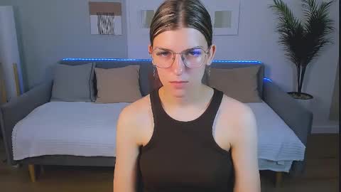 Snapshot of annathorne chatting on May 25, 3:34 am Im Anna online show from May 25, 3:34 am