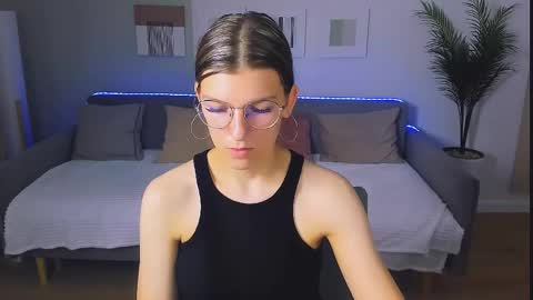 Snapshot of annathorne chatting on May 26, 3:13 am Im Anna online show from May 26, 3:13 am