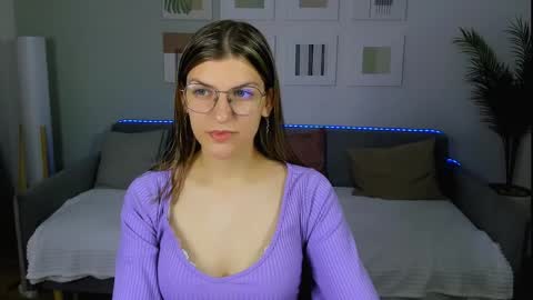 Snapshot of annathorne chatting on May 31, 3:36 am Im Anna online show from May 31, 3:36 am