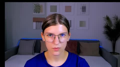 Snapshot of annathorne chatting on June 2, 9:22 am Im Anna online show from June 2, 9:22 am