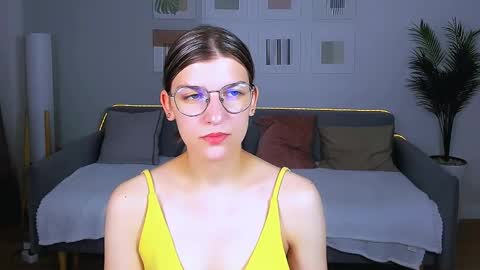 Snapshot of annathorne chatting on June 3, 3:31 am Im Anna online show from June 3, 3:31 am