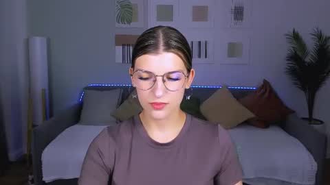 Snapshot of annathorne chatting on June 10, 3:50 am Im Anna online show from June 10, 3:50 am