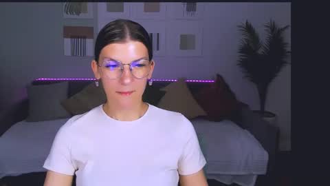 Snapshot of annathorne chatting on June 11, 5:05 am Im Anna online show from June 11, 5:05 am