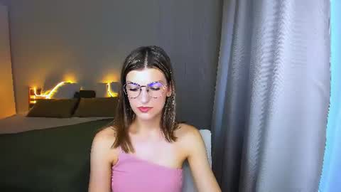 Snapshot of annathorne chatting on June 12, 4:44 am Im Anna online show from June 12, 4:44 am