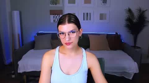 Snapshot of annathorne chatting on June 15, 4:25 am Im Anna online show from June 15, 4:25 am