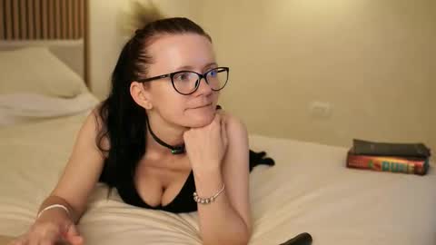 Snapshot of annav_ chatting on June 5, 5:29 pm Anna June online show from June 5, 5:29 pm