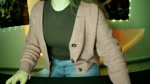 Snapshot of annbelll chatting on September 23, 10:07 am Bella online show from September 23, 10:07 am