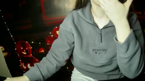 Snapshot of annbelll chatting on October 11, 7:51 am Bella online show from October 11, 7:51 am