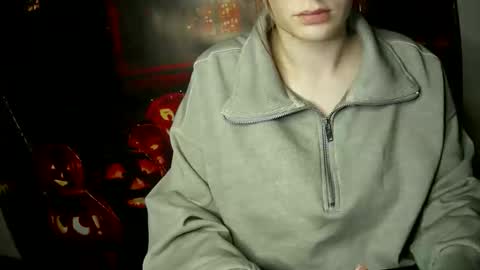 Snapshot of annbelll chatting on October 19, 10:05 am Bella online show from October 19, 10:05 am