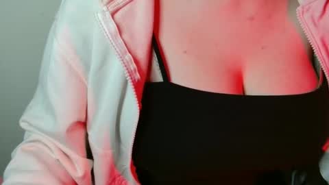 Bella online show from February 9, 3:27 pm