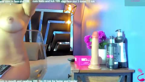 Anne online show from January 12, 7:19 pm