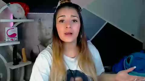 Anne  online show from December 14, 3:47 pm