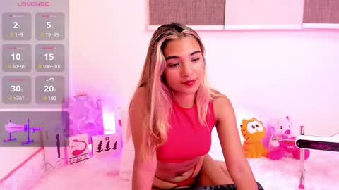 Snapshot of annebull_ chatting on December 28, 12:36 am Anne online show from December 28, 12:36 am