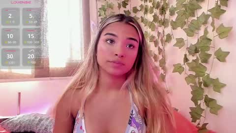 Snapshot of annebull_ chatting on January 18, 6:43 pm Anne online show from January 18, 6:43 pm