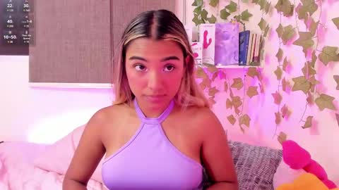 Snapshot of annebull_ chatting on February 1, 1:02 am Anne online show from February 1, 1:02 am