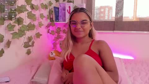 Snapshot of annebull_ chatting on February 10, 10:09 pm Anne online show from February 10, 10:09 pm