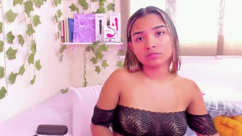 Snapshot of annebull_ chatting on February 18, 8:58 pm Anne online show from February 18, 8:58 pm