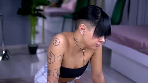 Anne online show from January 6, 5:33 am