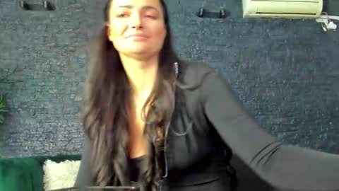 annesins online show from October 2, 6:15 pm