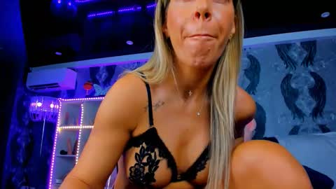 Snapshot of anneswhite chatting on March 4, 5:02 am Ana online show from March 4, 5:02 am