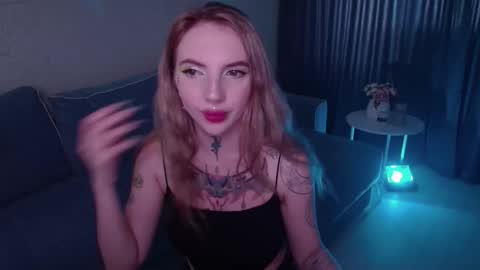 Snapshot of annetenet chatting on October 9, 9:18 am Annet online show from October 9, 9:18 am